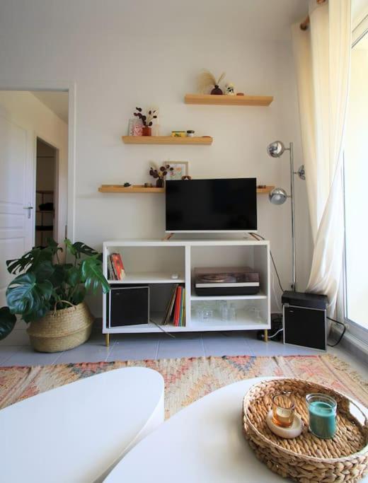 Cosy Appartement Entre Vignes Et Garrigue Avec Piscine Péret Eksteriør billede
