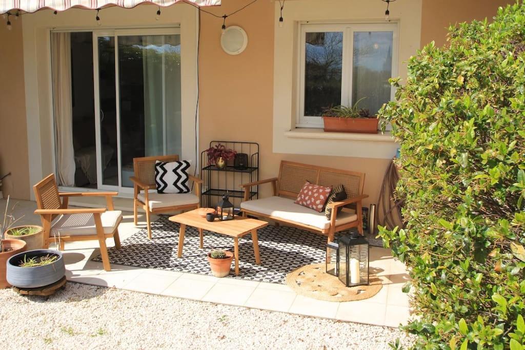 Cosy Appartement Entre Vignes Et Garrigue Avec Piscine Péret Eksteriør billede