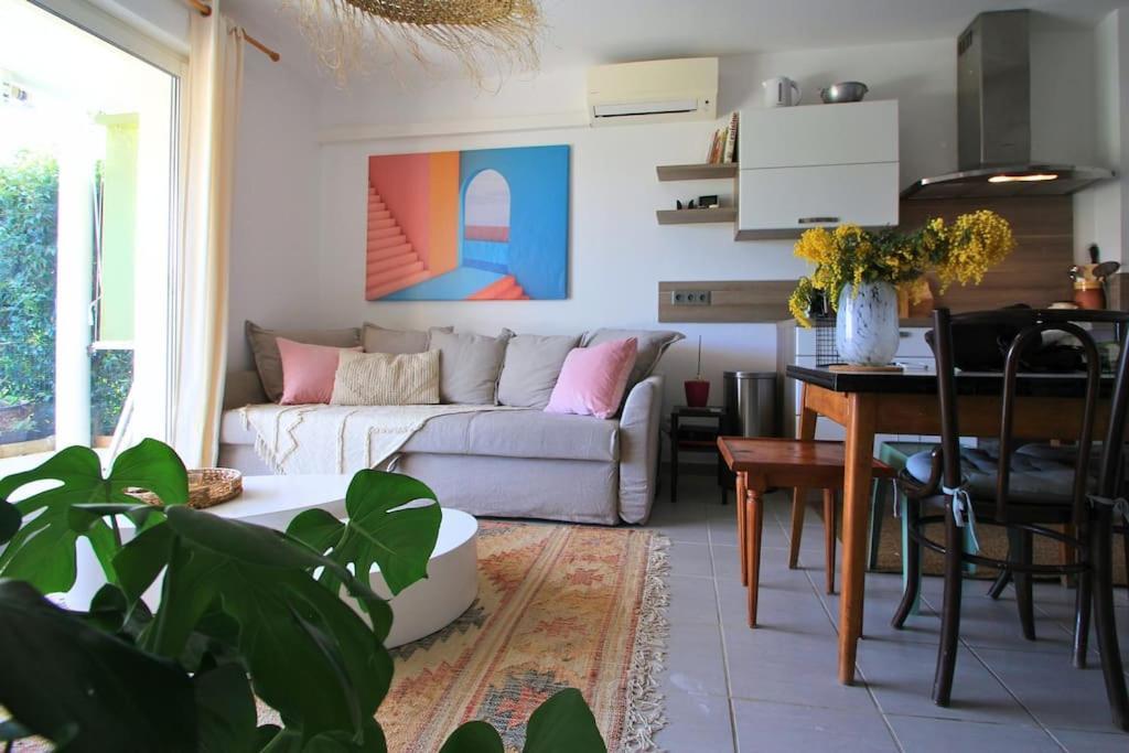 Cosy Appartement Entre Vignes Et Garrigue Avec Piscine Péret Eksteriør billede